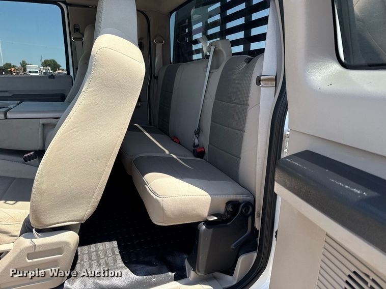 image for item EG6056 2008 Ford F350 Super Duty SuperCab flatbed pickup truck