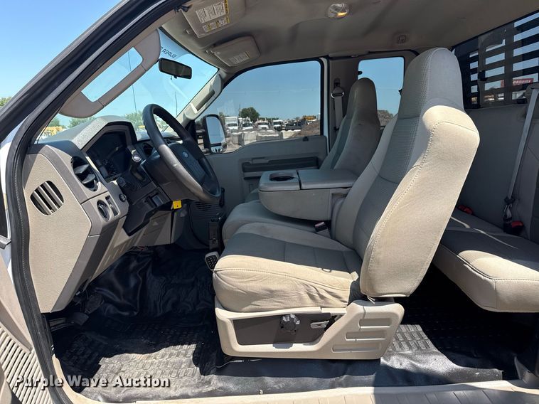 image for item EG6056 2008 Ford F350 Super Duty SuperCab flatbed pickup truck