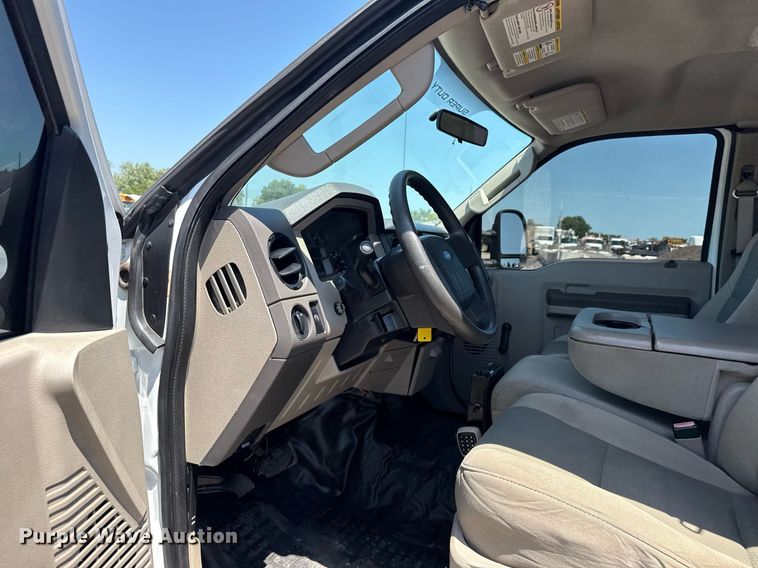 image for item EG6056 2008 Ford F350 Super Duty SuperCab flatbed pickup truck