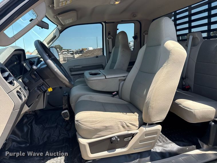 image for item EG6056 2008 Ford F350 Super Duty SuperCab flatbed pickup truck