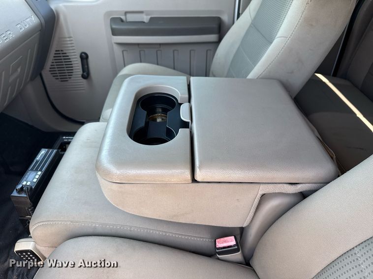 image for item EG6056 2008 Ford F350 Super Duty SuperCab flatbed pickup truck