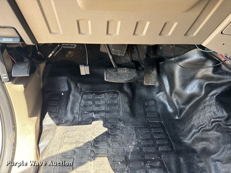 image for item EG6056 2008 Ford F350 Super Duty SuperCab flatbed pickup truck