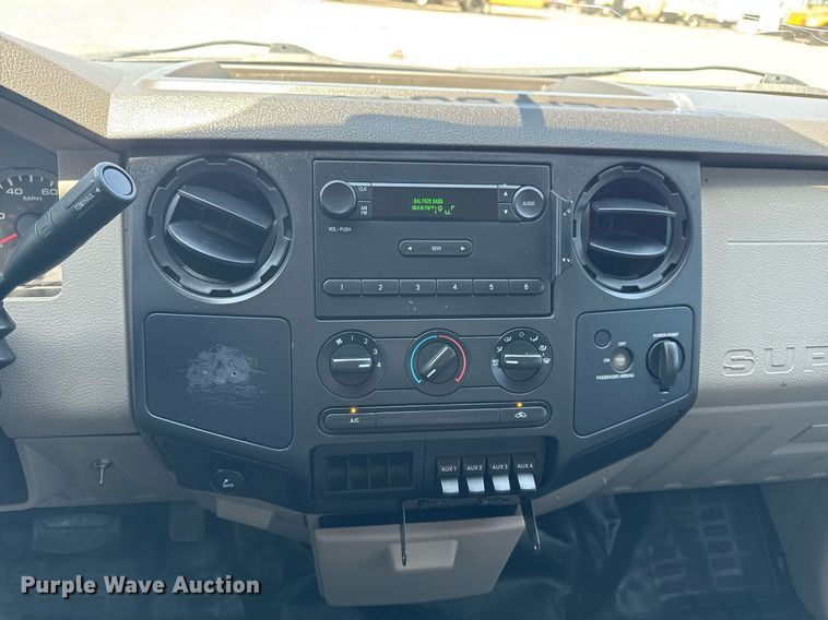 image for item EG6056 2008 Ford F350 Super Duty SuperCab flatbed pickup truck