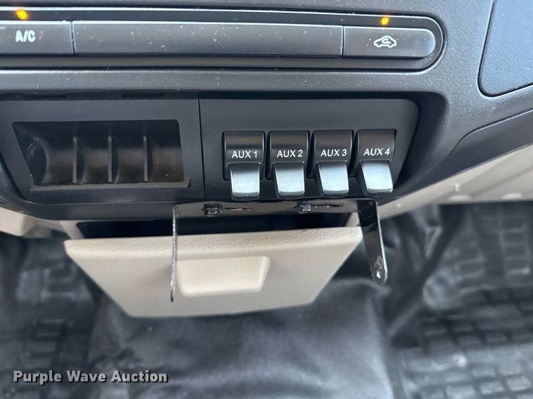 image for item EG6056 2008 Ford F350 Super Duty SuperCab flatbed pickup truck