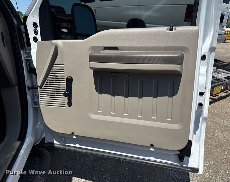 image for item EG6056 2008 Ford F350 Super Duty SuperCab flatbed pickup truck