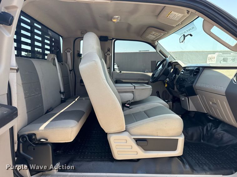 image for item EG6056 2008 Ford F350 Super Duty SuperCab flatbed pickup truck
