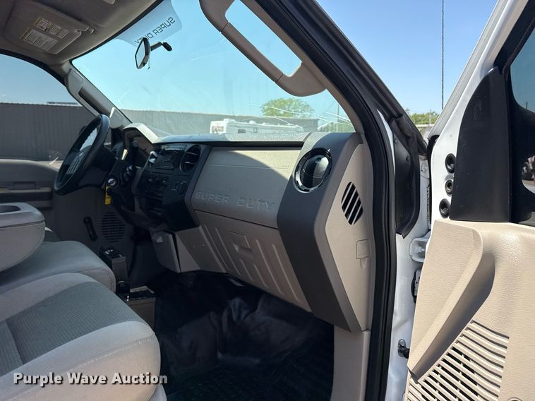 image for item EG6056 2008 Ford F350 Super Duty SuperCab flatbed pickup truck