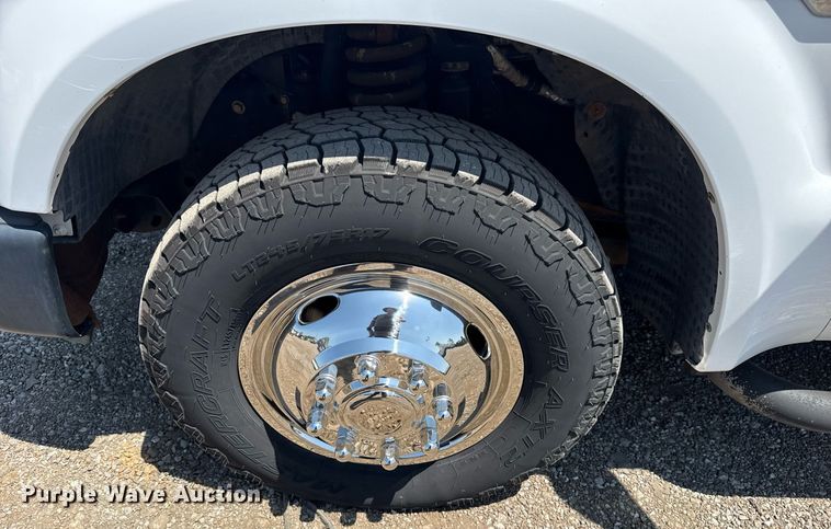 image for item EG6056 2008 Ford F350 Super Duty SuperCab flatbed pickup truck