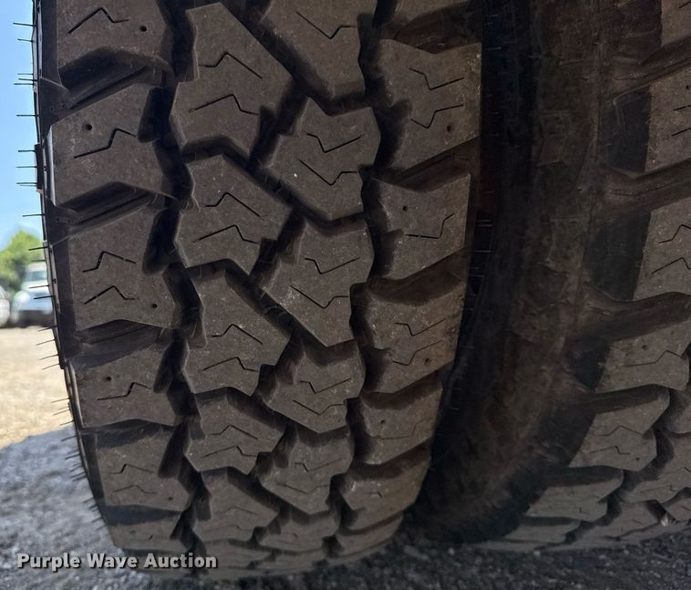 image for item EG6056 2008 Ford F350 Super Duty SuperCab flatbed pickup truck