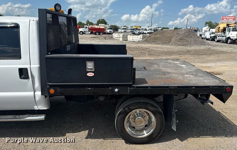image for item EG6062 2012 Ford F550 Super Duty flatbed pickup truck