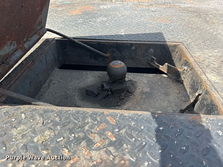 image for item EG6062 2012 Ford F550 Super Duty flatbed pickup truck