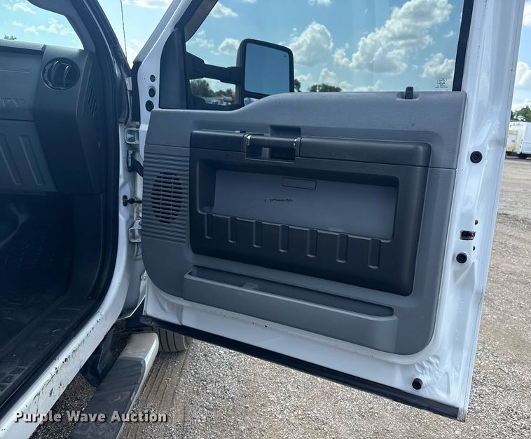 image for item EG6062 2012 Ford F550 Super Duty flatbed pickup truck