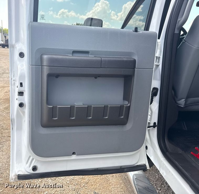 image for item EG6062 2012 Ford F550 Super Duty flatbed pickup truck