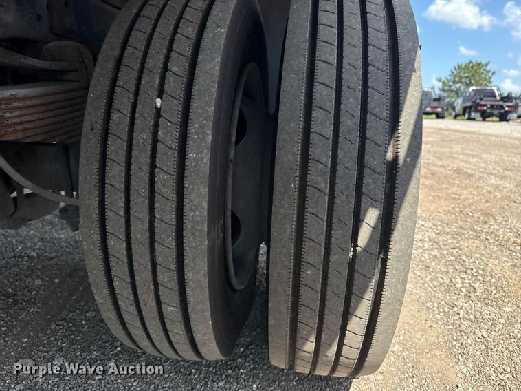 image for item EG6062 2012 Ford F550 Super Duty flatbed pickup truck