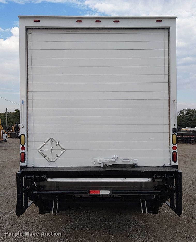 image for item EG8250 2002 Freightliner FL70 box truck