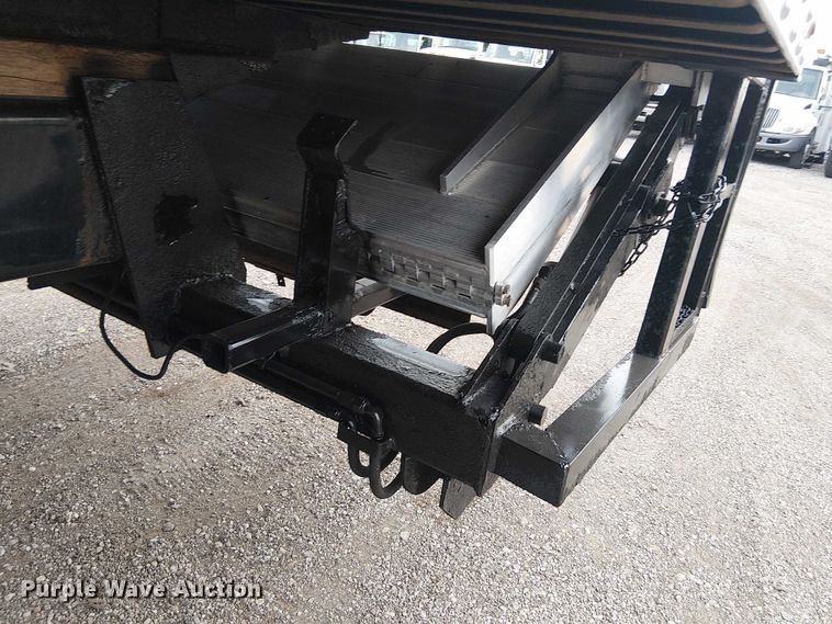 image for item EG8250 2002 Freightliner FL70 box truck