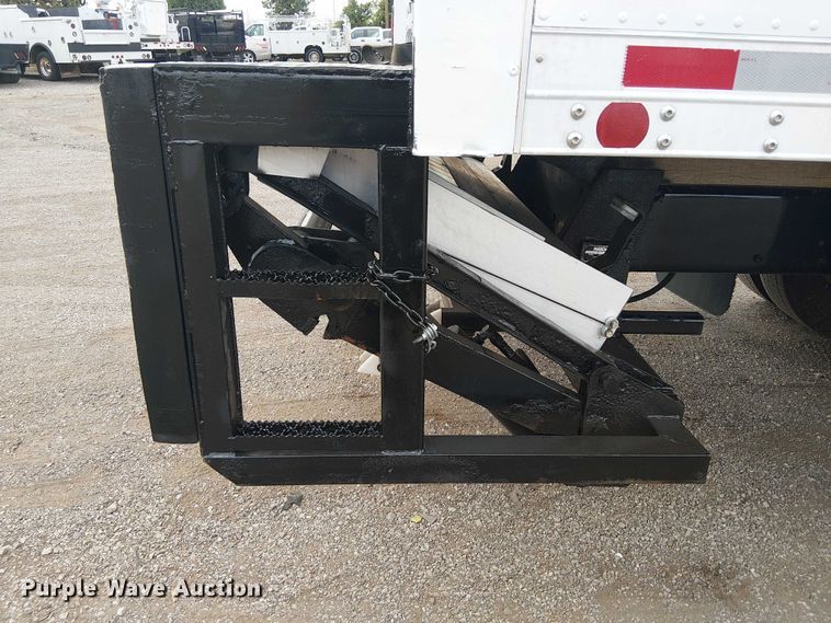 image for item EG8250 2002 Freightliner FL70 box truck