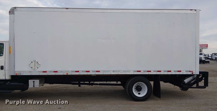 image for item EG8250 2002 Freightliner FL70 box truck