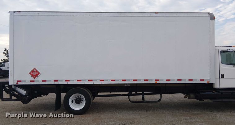 image for item EG8250 2002 Freightliner FL70 box truck