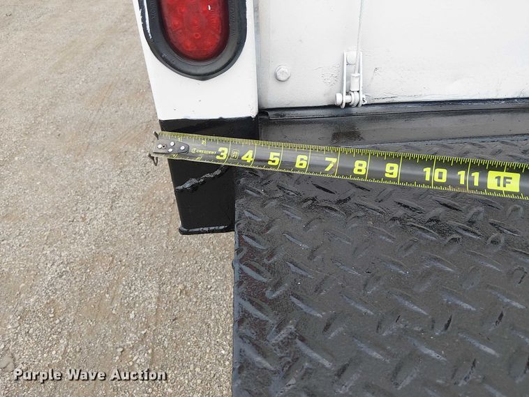 image for item EG8250 2002 Freightliner FL70 box truck