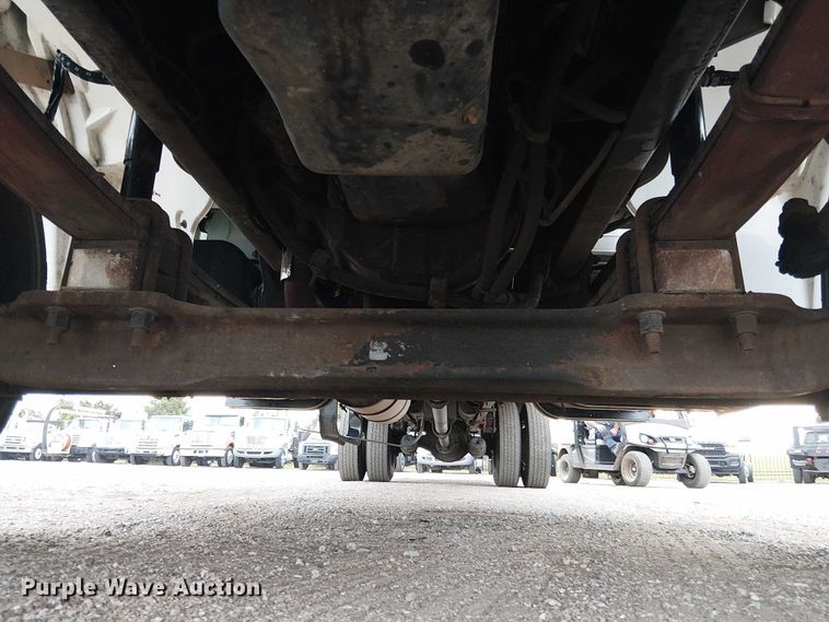 image for item EG8250 2002 Freightliner FL70 box truck