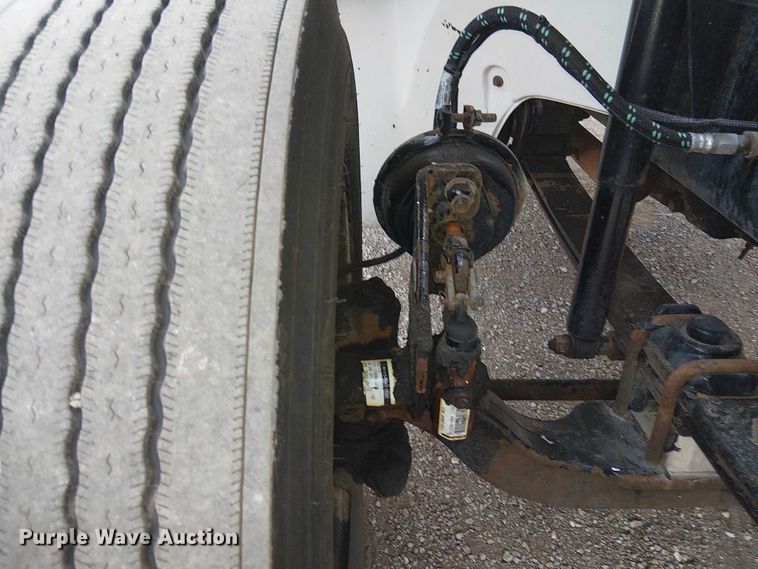 image for item EG8250 2002 Freightliner FL70 box truck