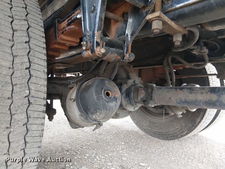 image for item EG8250 2002 Freightliner FL70 box truck