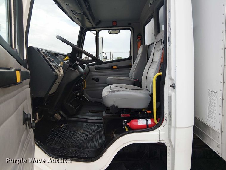 image for item EG8250 2002 Freightliner FL70 box truck