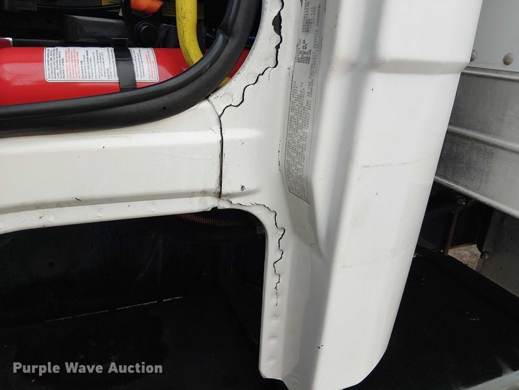 image for item EG8250 2002 Freightliner FL70 box truck