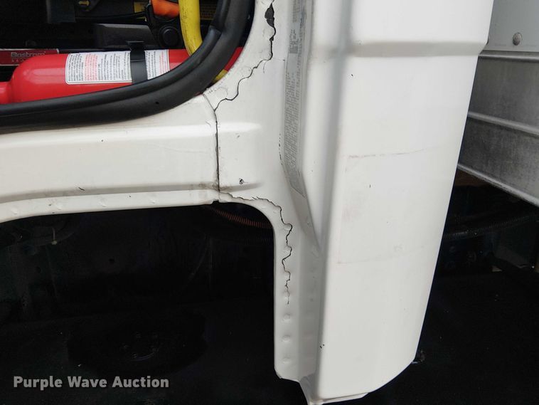 image for item EG8250 2002 Freightliner FL70 box truck