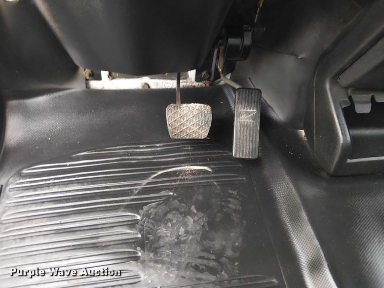 image for item EG8250 2002 Freightliner FL70 box truck