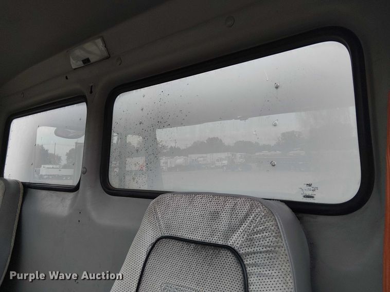 image for item EG8250 2002 Freightliner FL70 box truck