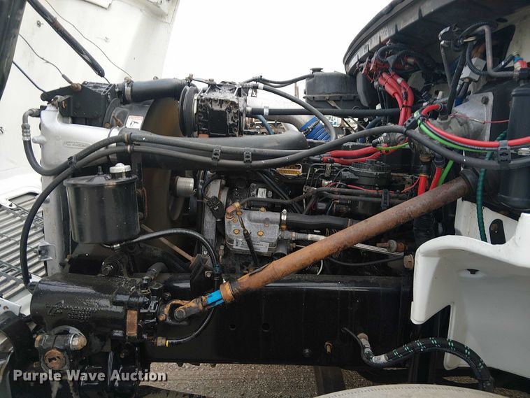 image for item EG8250 2002 Freightliner FL70 box truck