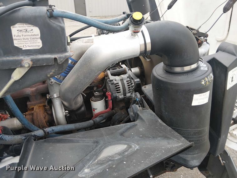 image for item EG8250 2002 Freightliner FL70 box truck