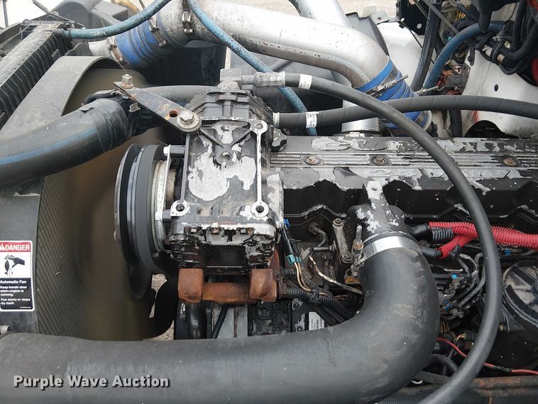 image for item EG8250 2002 Freightliner FL70 box truck