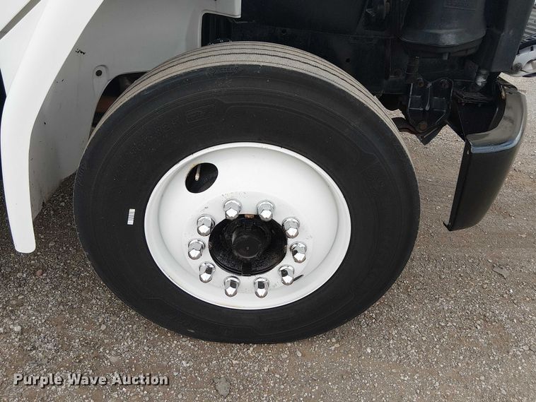 image for item EG8250 2002 Freightliner FL70 box truck