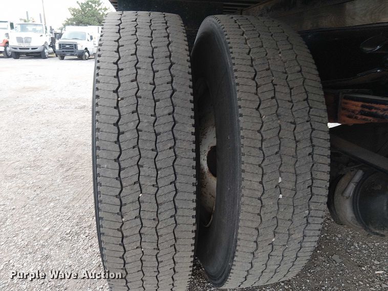 image for item EG8250 2002 Freightliner FL70 box truck