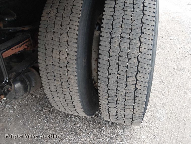 image for item EG8250 2002 Freightliner FL70 box truck