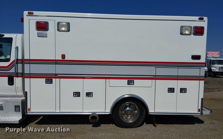 image for item EG8257 2008 International 4300 ambulance