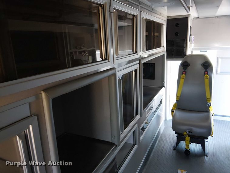 image for item EG8257 2008 International 4300 ambulance