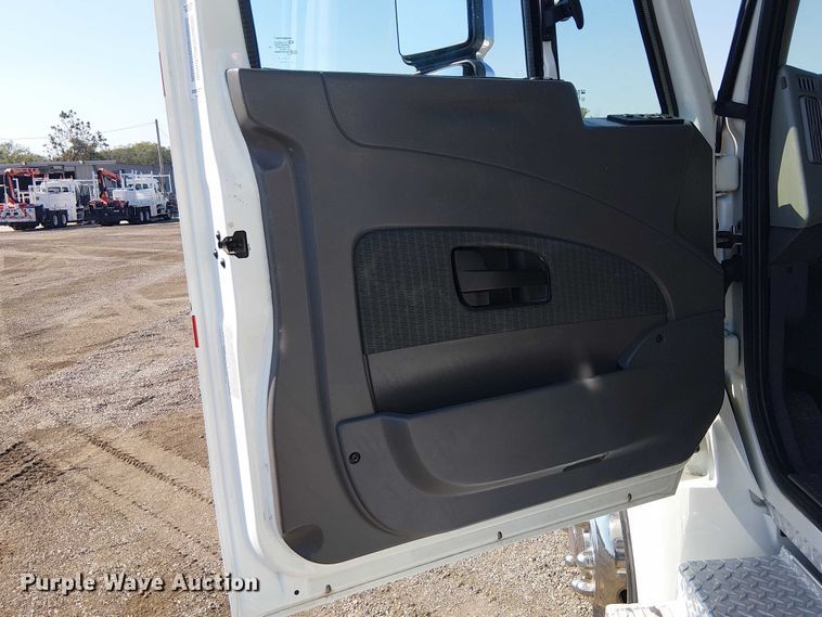 image for item EG8257 2008 International 4300 ambulance