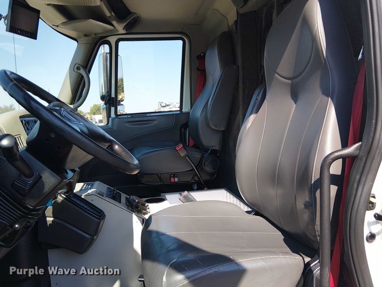 image for item EG8257 2008 International 4300 ambulance