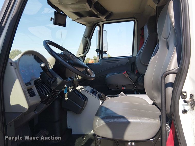 image for item EG8257 2008 International 4300 ambulance