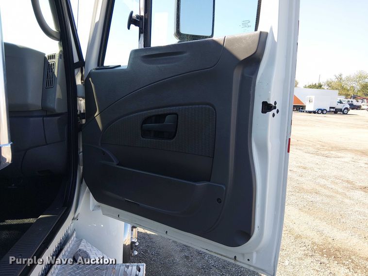 image for item EG8257 2008 International 4300 ambulance