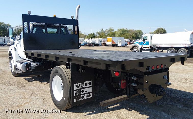 image for item EG8258 2011 Ford F750 Super Duty XL flatbed truck