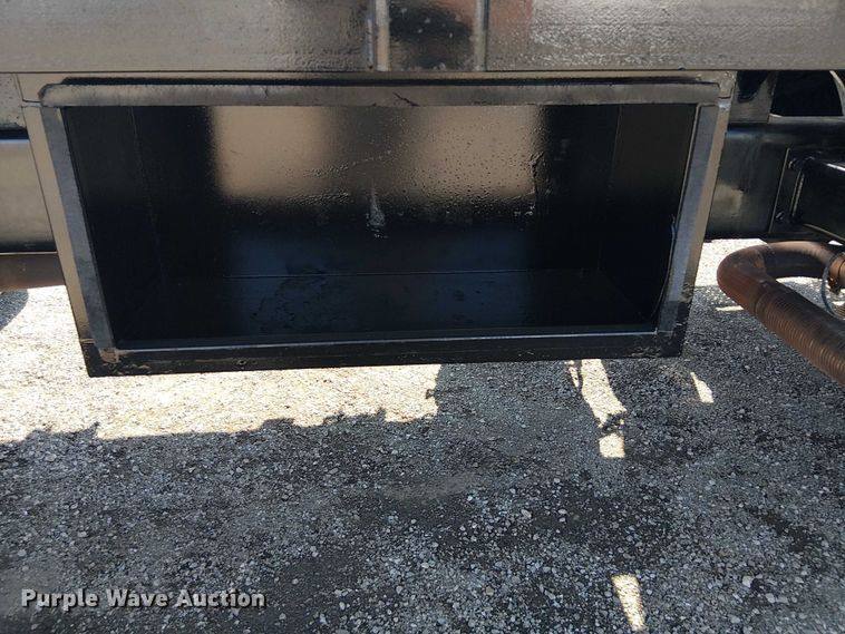 image for item EG8258 2011 Ford F750 Super Duty XL flatbed truck