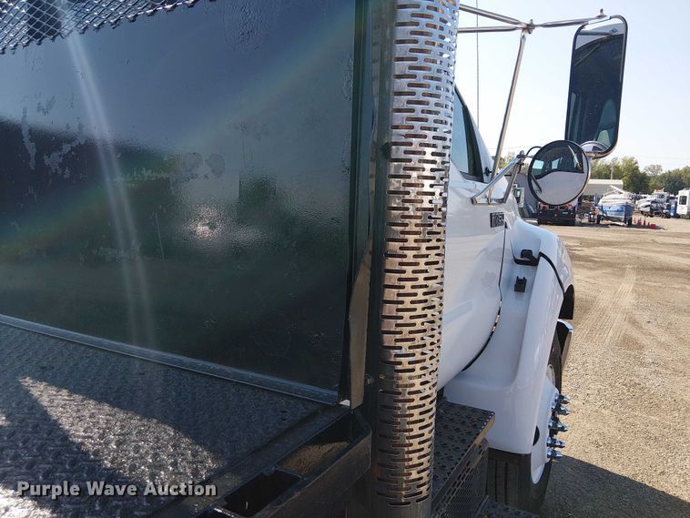 image for item EG8258 2011 Ford F750 Super Duty XL flatbed truck