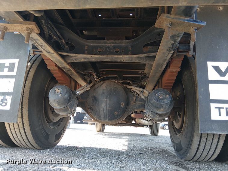 image for item EG8258 2011 Ford F750 Super Duty XL flatbed truck