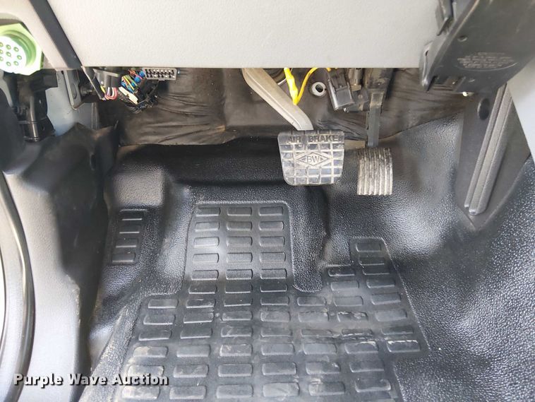 image for item EG8258 2011 Ford F750 Super Duty XL flatbed truck