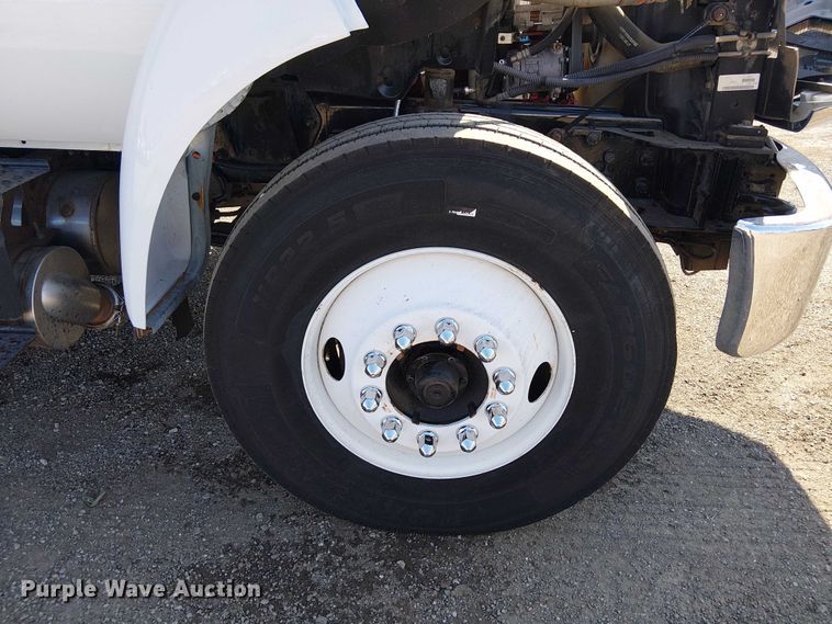 image for item EG8258 2011 Ford F750 Super Duty XL flatbed truck